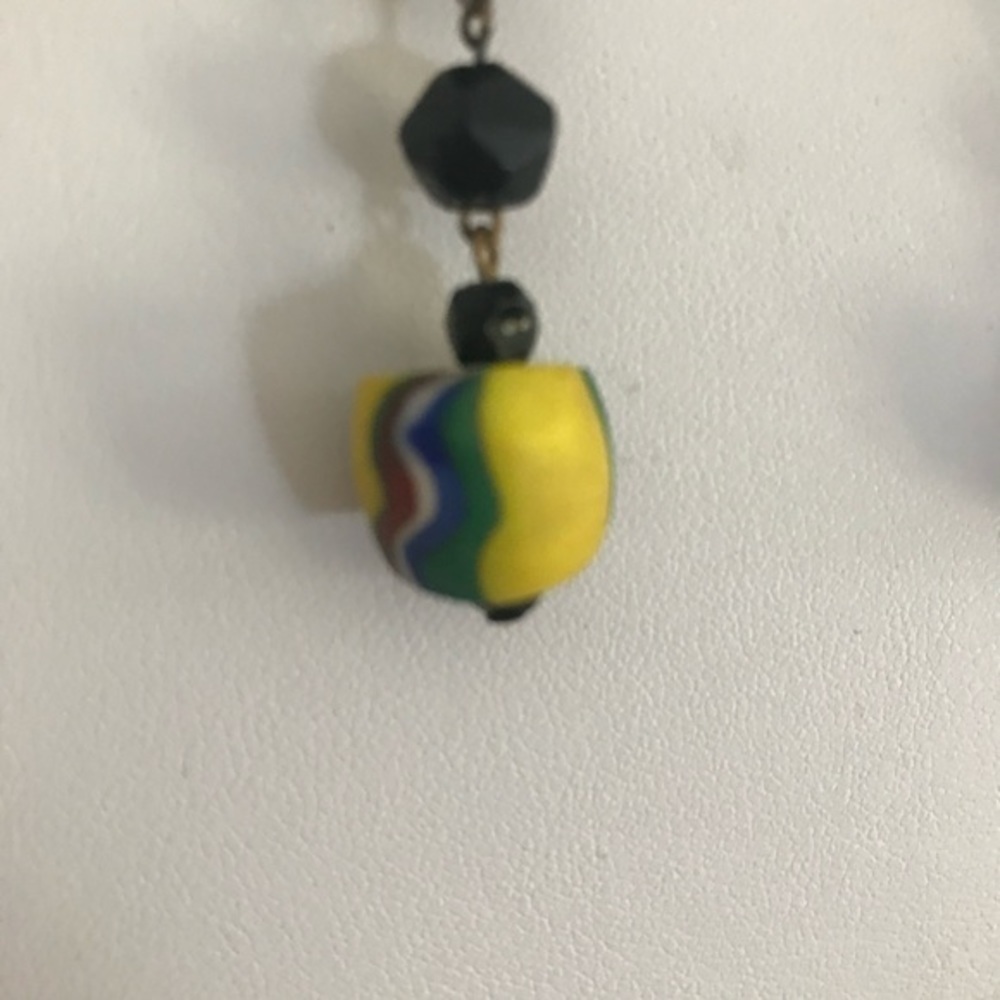 Unusual Vintage Earrings 🤔 Enameled Coins with African Trade Beads - Picture 5 of 9